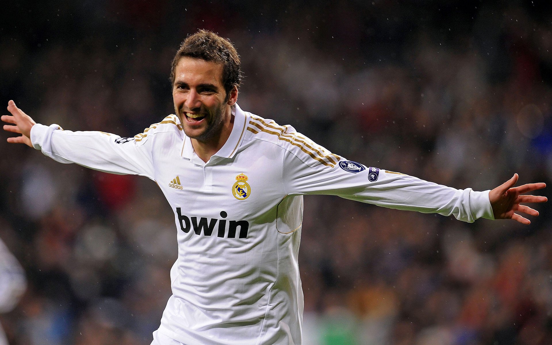 内马尔惊艳四座，国际米兰与比利亚雷亚尔之战成经典